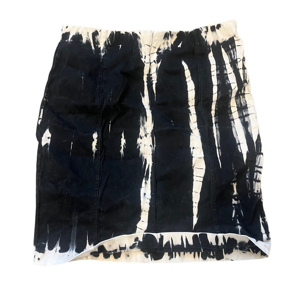 Acid wash pencil skirt with elastic band